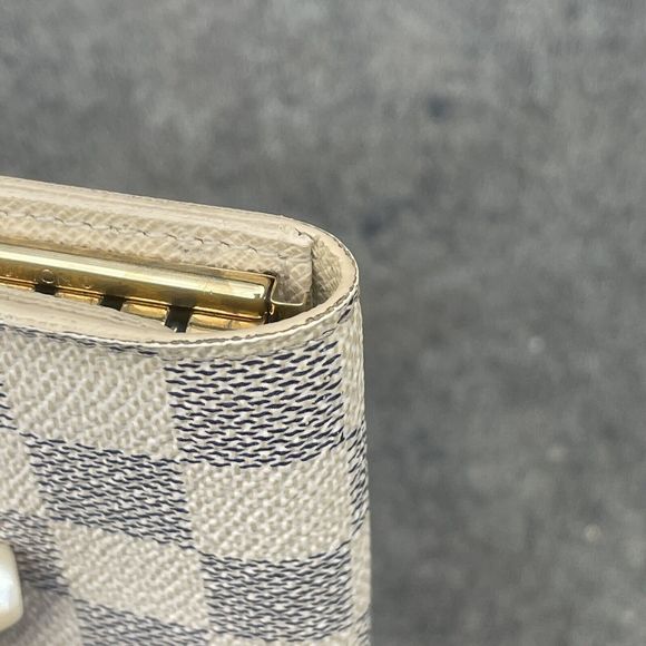 LOUIS VUITTON Damier Azur 6 Ring Key Holder - Picture 6 of 12